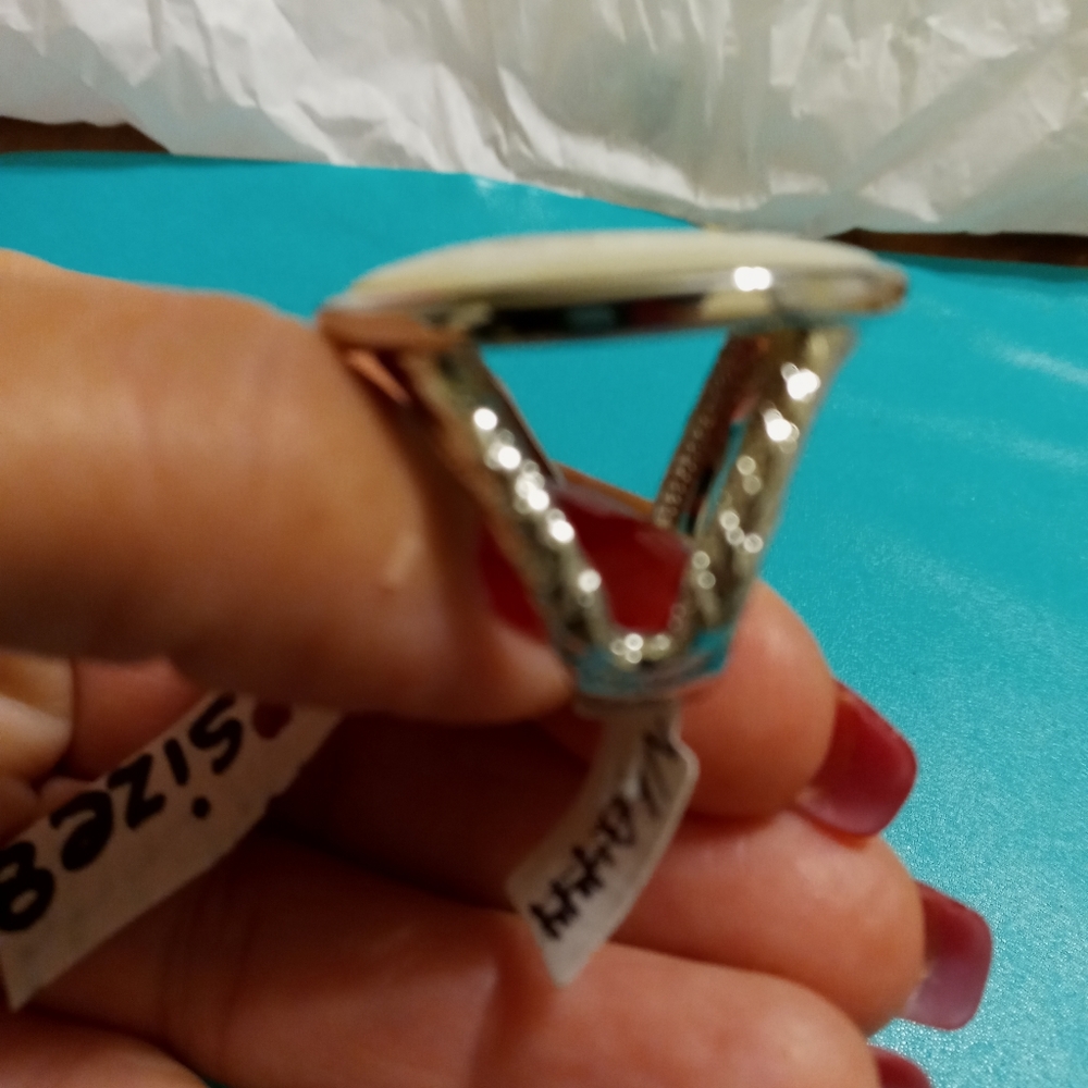 Ring - Picture 3 of 8